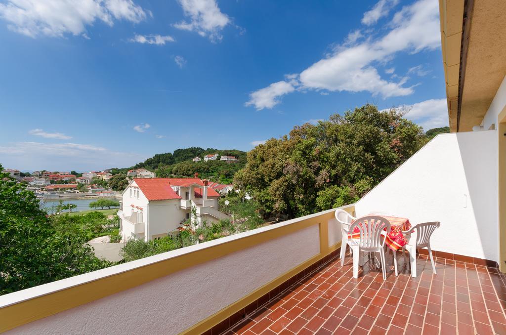 Apartments Zorka Kampor Екстериор снимка