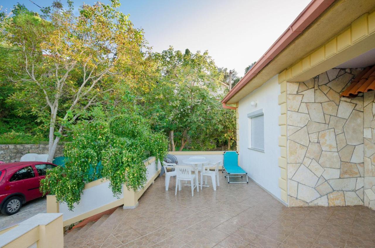 Apartments Zorka Kampor Екстериор снимка